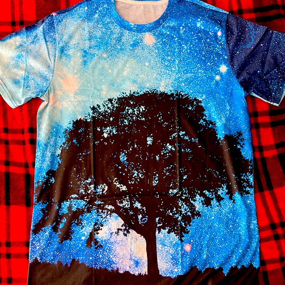 GRAPHIC T-Shirt $15